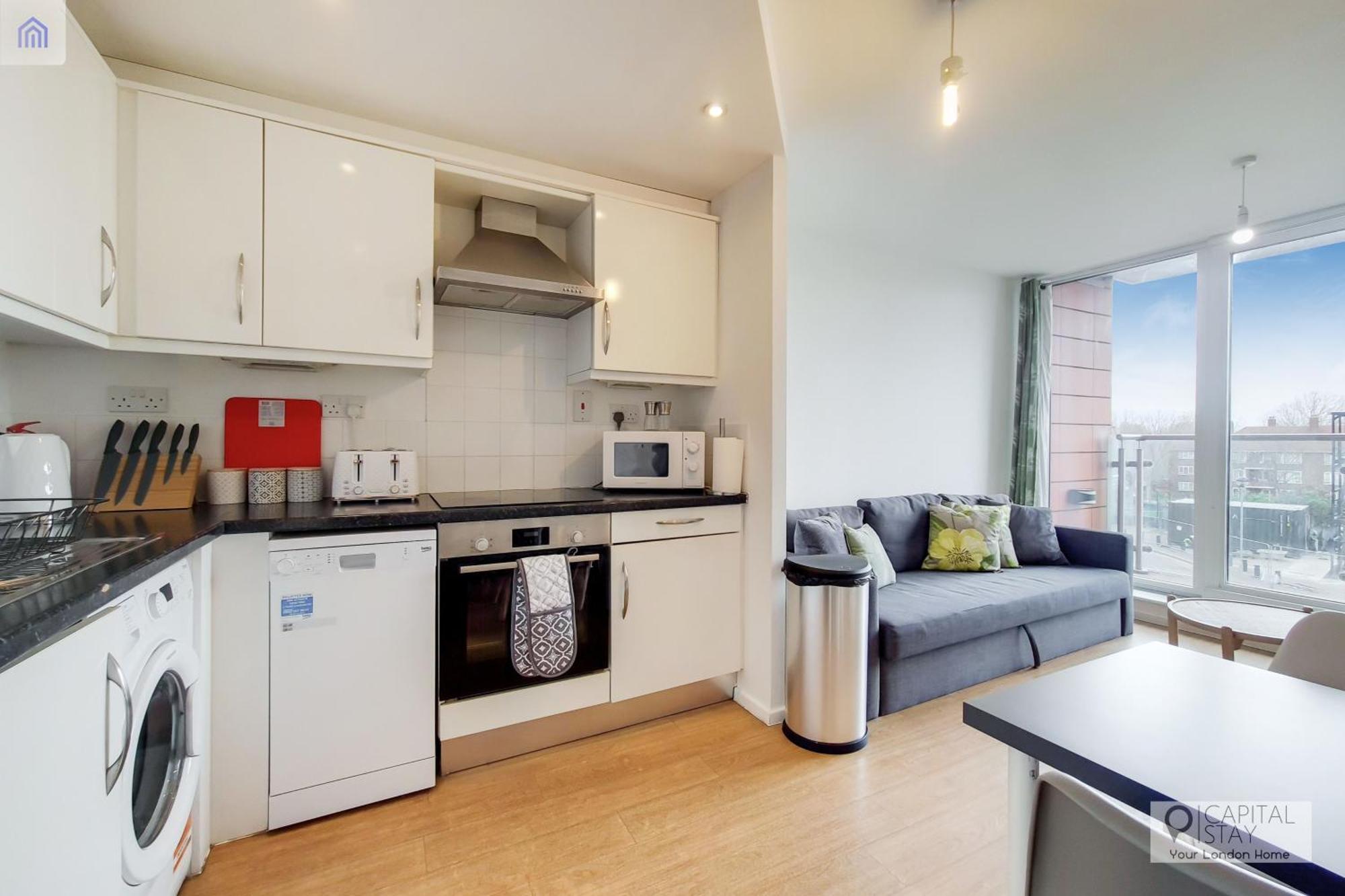 Fully Serviced Two Bed By Excel & O2 *