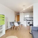 Fully Serviced Two Bed Apartment By Excel & O2