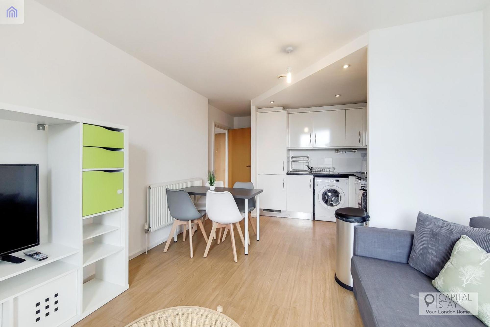 Fully Serviced Two Bed By Excel & O2 Londen